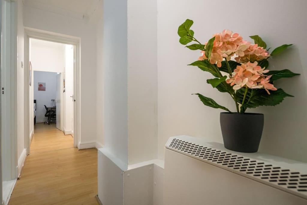 דירות לונדון Cosy 2Br Retreat Near Paddington Station מראה חיצוני תמונה