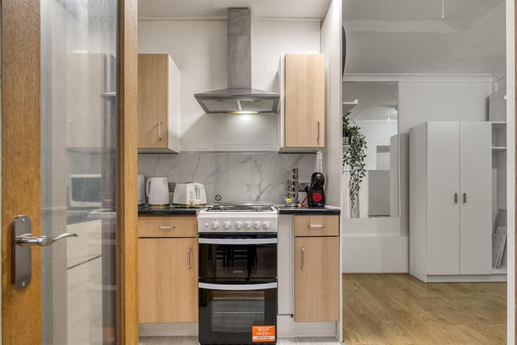 דירות לונדון Cosy 2Br Retreat Near Paddington Station מראה חיצוני תמונה